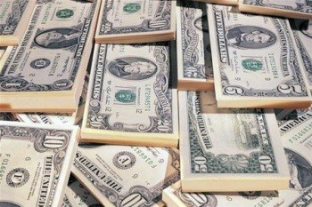 В 2013 году белорусы получили из-за границы более миллиарда долларов