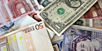 На торгах 7 апреля доллар укрепился на 10 рублей, евро – на 30