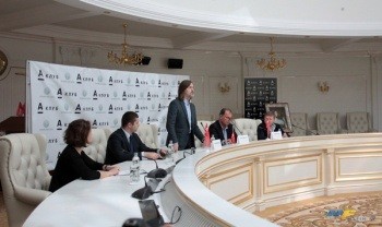 Сафронов продал за 32 000 евро портрет Мулявина в Минске