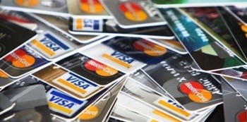 Ставим на карту. За что придется платить держателю платежной карточки