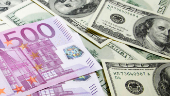 На валютных торгах 22 августа курс доллара остался на отметке 10 400 рублей