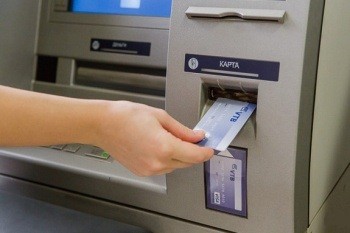 Почему банкомат не вернул карту?