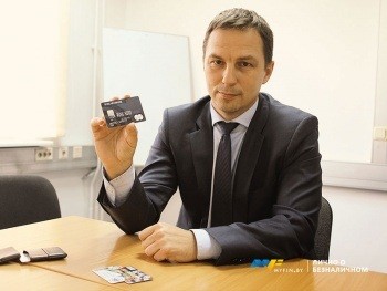 А. Боговик: не ношу с собой наличные, да и кошелька у меня нет