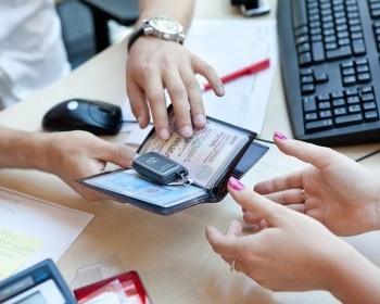 Ставки по автокредитам снизились, но дешевле 31% все равно не выйдет