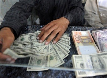 Правительство обнулило налог на покупку валюты с 8 января