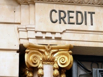 Кредиты без поручителей: процентные ставки стартуют с 49% годовых