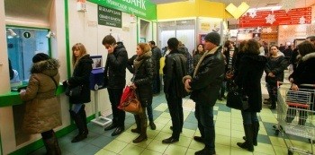 Курс доллара в обменниках снова перевалил отметку в 15 000