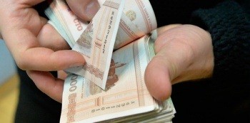 Белорусы в августе вынесли из банков рекордный объем Br-депозитов