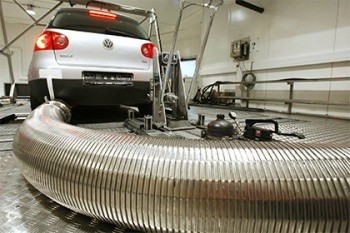 Акции автоконцерна Volkswagen рухнули на 22% из-за экоскандала