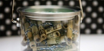 Безотзывные вклады в валюте: ставки стартуют от 5% годовых