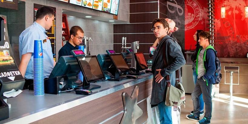 В Беларусь придет новая крупная сеть фаст-фуда – Carl’s Jr