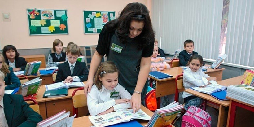 Учителям, оказывающим платные услуги, будут платить надбавку