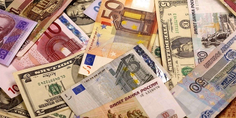 В октябре белорусы продали валюты на 205 млн долларов больше, чем купили