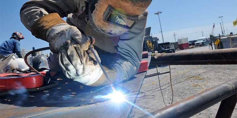 В октябре число принятых на работу снова превысило число уволенных