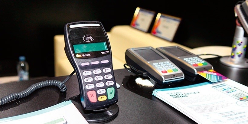 В магазинах возникли проблемы с карточным оборудованием VeriFone
