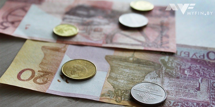 Средняя зарплата в Беларуси в ноябре уменьшилась на 5,3 рубля