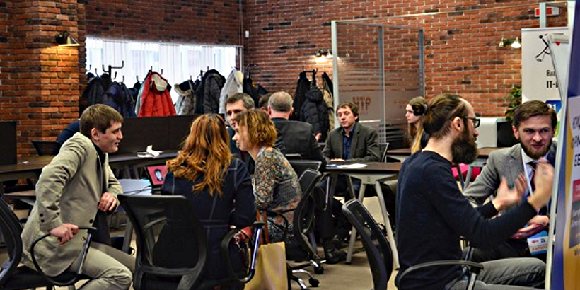 Биткоины, финансовые симуляторы, e-мошенничество: о чем говорили на SmartTaler