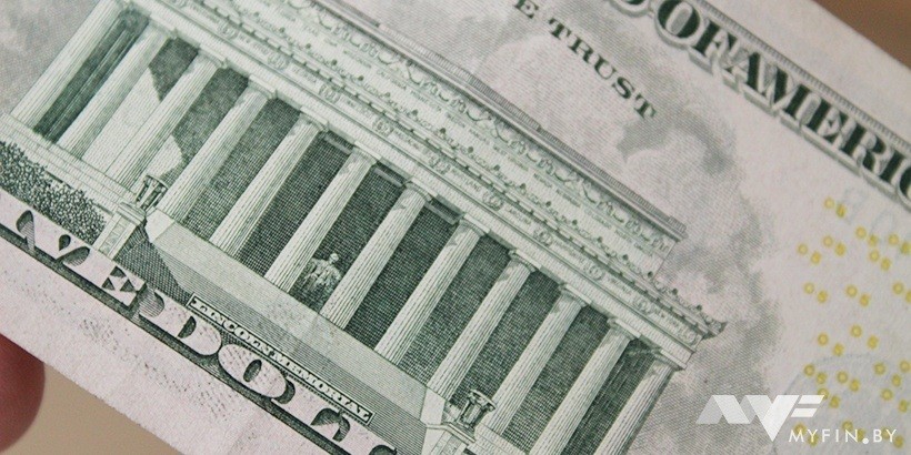 Успеть до снижения. Топ депозитов в долларах и евро сроком на 2 года и более