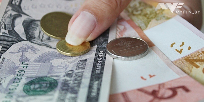 В январе белорусы снова продали валюты больше, чем купили