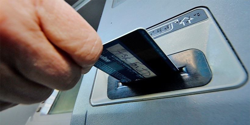 В воскресенье ночью и утром будут сбоить карты ряда банков