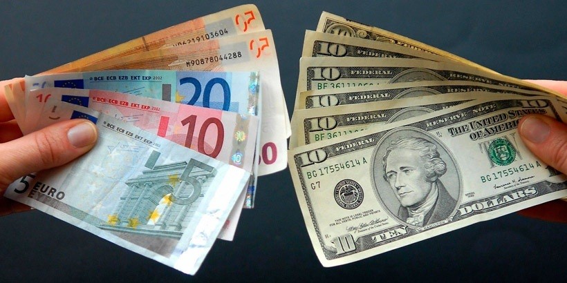 Топ депозитов в валюте до года: снижение ставок продолжается