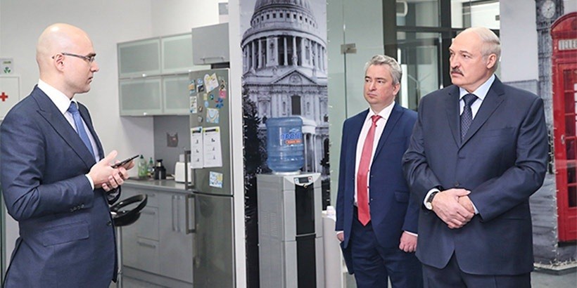 Президент побывал в офисах компаний Виктора Прокопени и пообещал поддержку ИТ-сектору