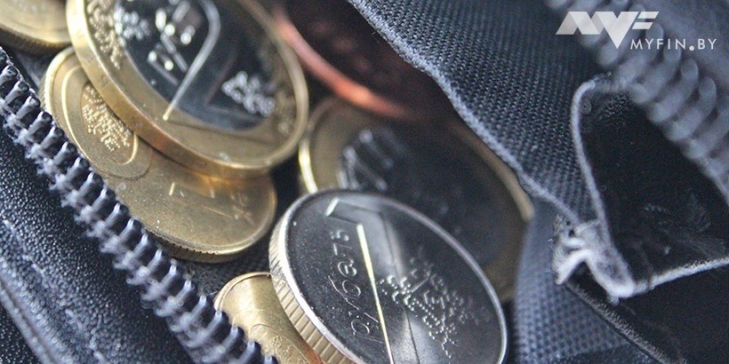 Средняя зарплата в феврале: в рублях упала, в долларах выросла