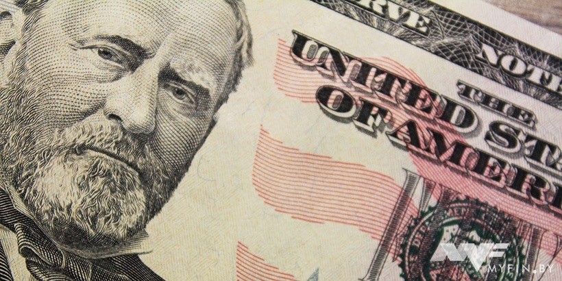 Вклады физлиц в иностранной валюте: 17 месяцев чистого оттока