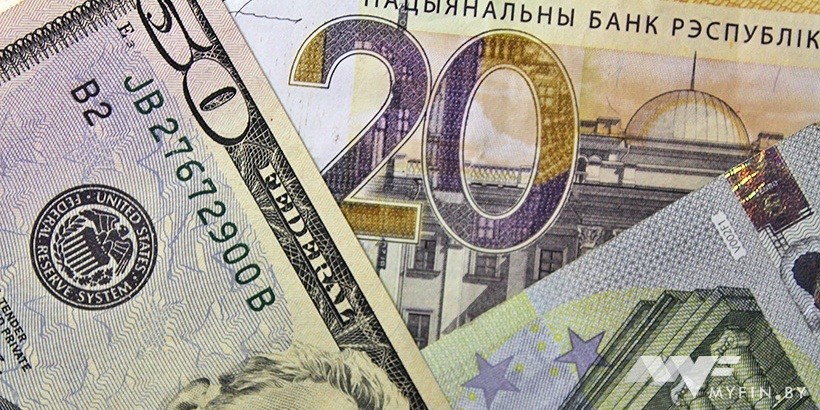 В марте новых вкладов физлиц и в рублях и в валюте стало немного больше