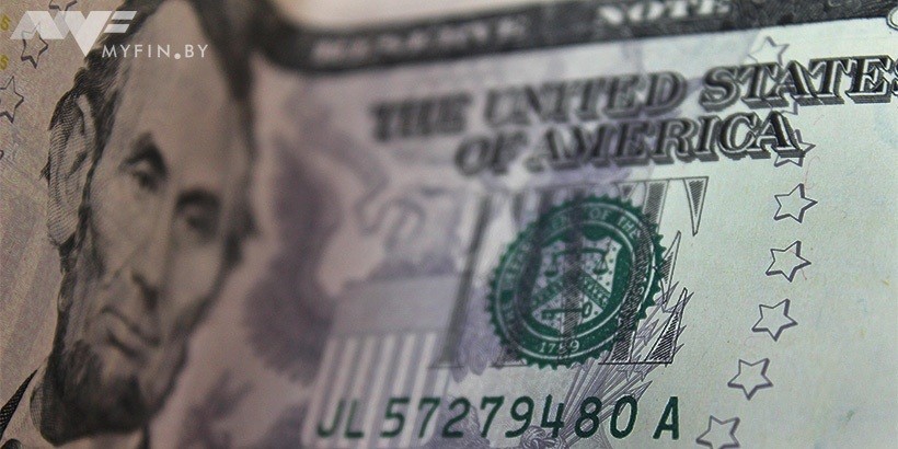 В апреле белорусы продали валюты на 216 млн долларов больше, чем купили