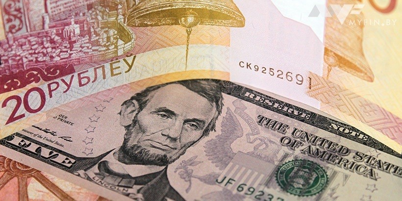 В апреле белорусский рубль укрепился к доллару пятый месяц подряд