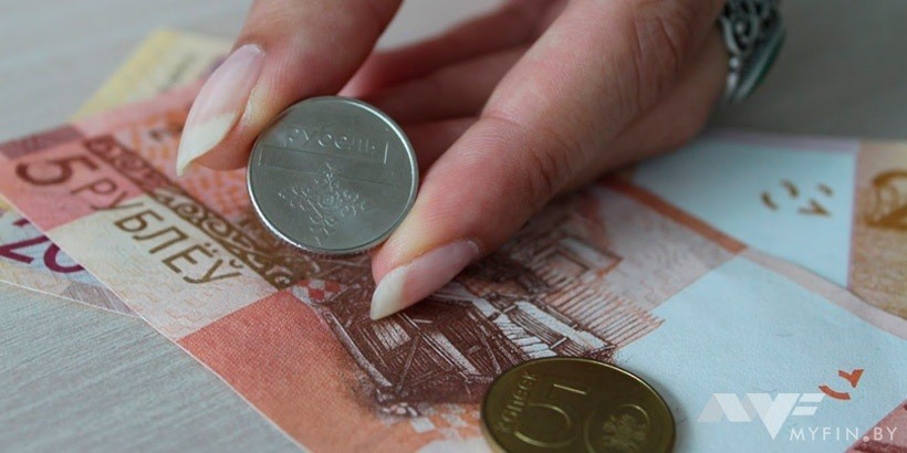 Средняя зарплата выросла в апреле на 6,1 рубля