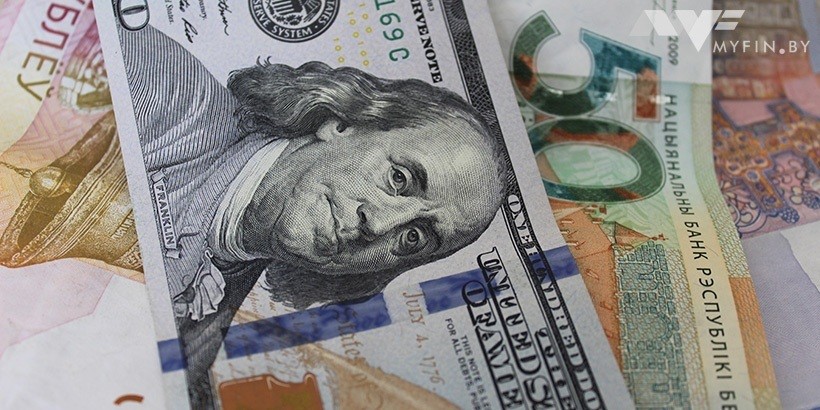 В апреле объем новых вкладов физлиц упал до минимума