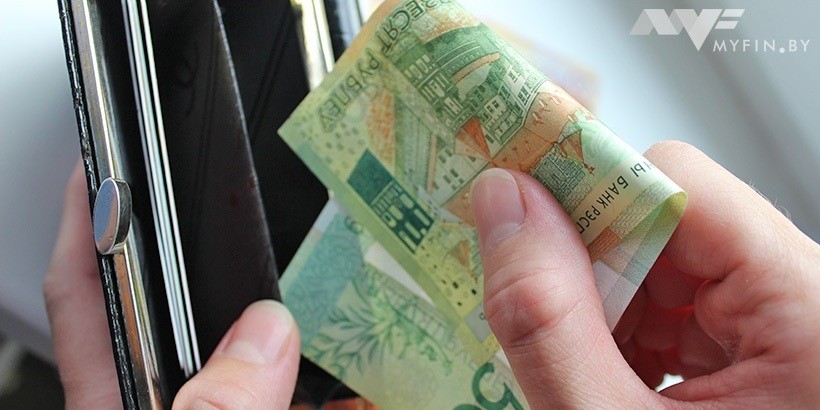 Средняя белорусская семья живет на 1 027 рублей в месяц