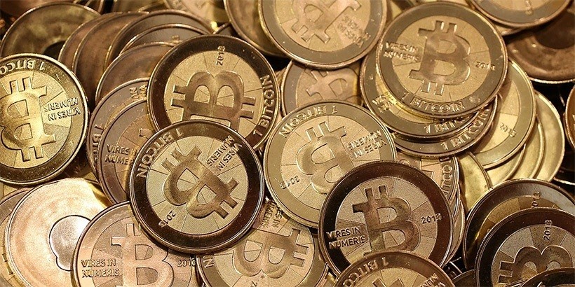 Курс биткоина потерял почти 4 тыс. долларов за сутки