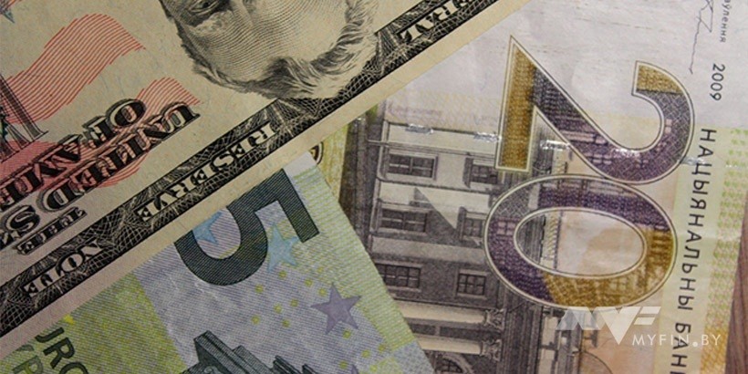 Белорусы в январе продали валюты больше, чем купили