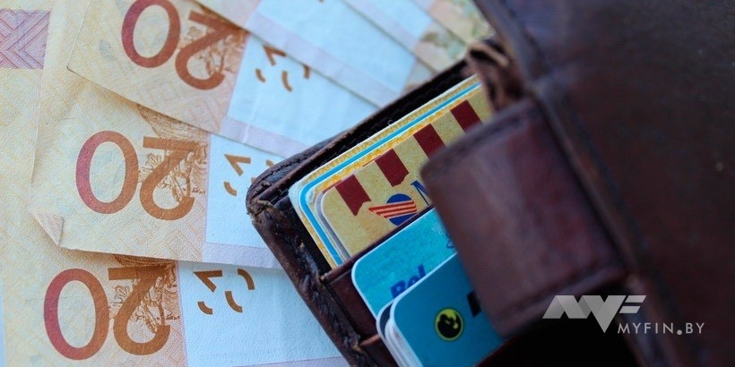 Число банковских карточек в Беларуси за IV квартал 2017 года выросло на 2,1%