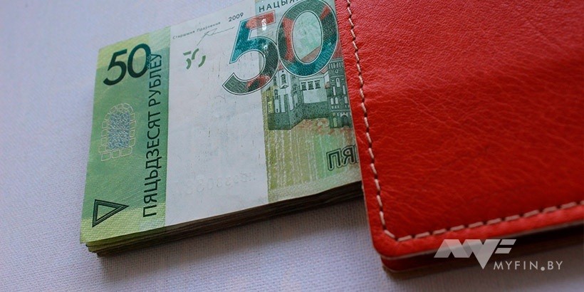 Средняя зарплата белорусов в апреле: на 5 рублей меньше, чем в марте