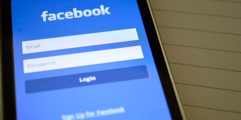 Акции Facebook упали более чем на 20%