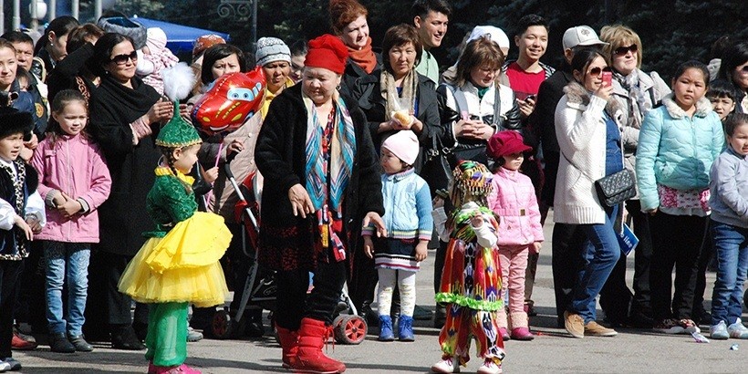 У нас все дороже, зато живем дольше: сравнили стоимость жизни в Беларуси и Казахстане