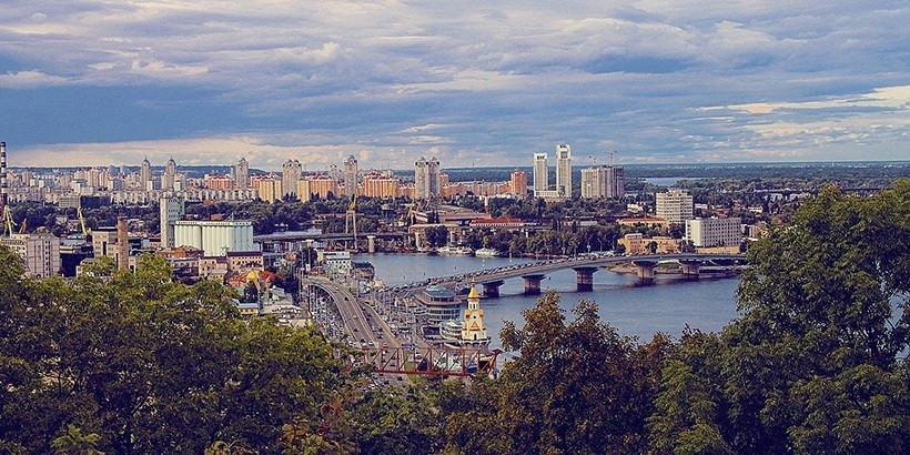 Где дешевле: сравнение цен на продукты, транспорт и коммуналку в Минске и Киеве