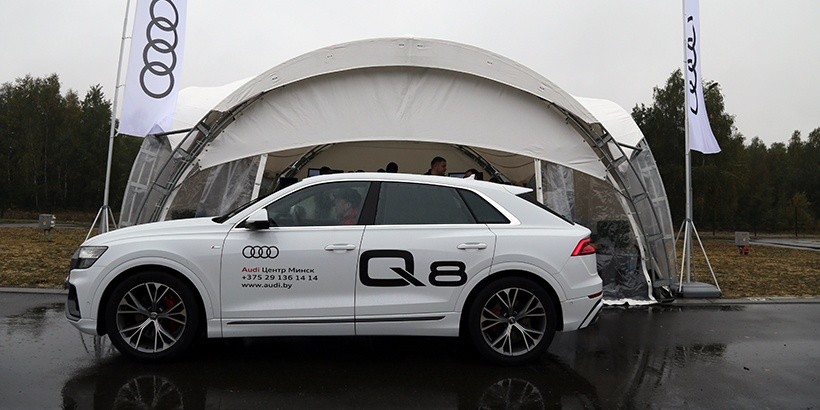 Летали в городе на спорткарах. В Бресте прошел первый экстрим-тест Audi