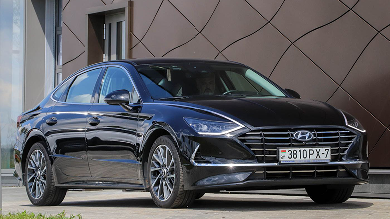 «Настоящий бизнес-класс: есть все опции, очень комфортна и не ломается совсем». Мнение владельца Hyundai Sonata