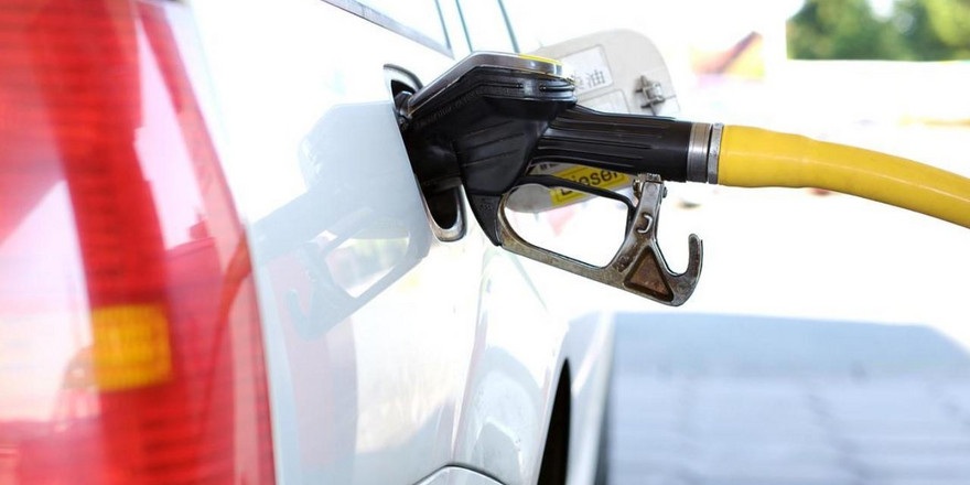 Автомобильное топливо подорожало с 31 мая. Смотрим цены