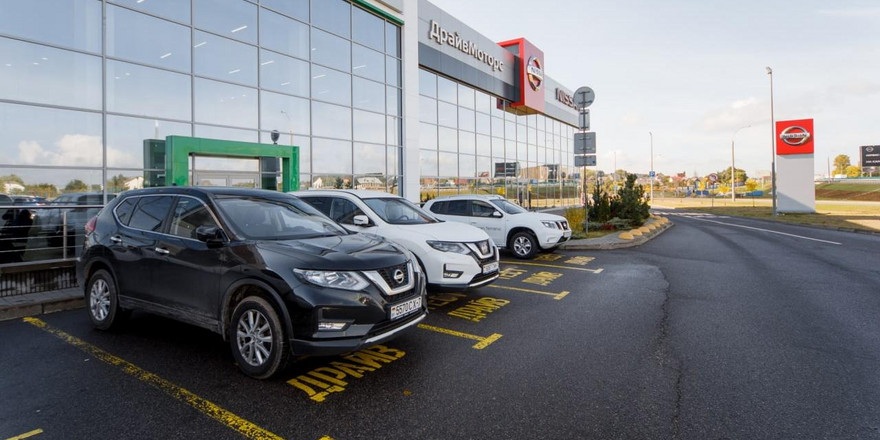 Новых поставок Nissan в Беларусь не будет. Что происходит у дилеров?