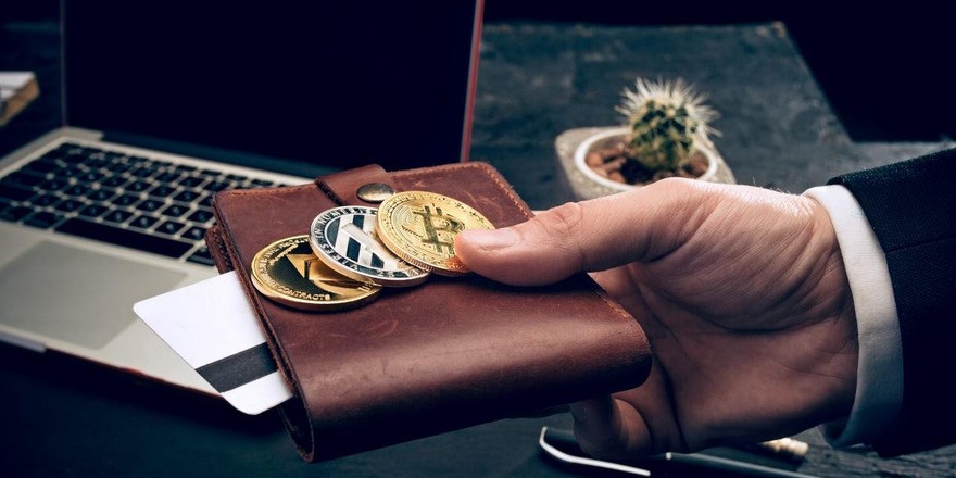Где потратить биткоины – обзор компаний, которые принимают криптовалюту