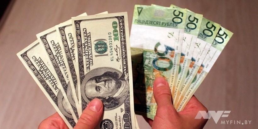 Аналитики Сбербанка о девальвации: рост зарплат в августе создает риски для курса белорусского рубля