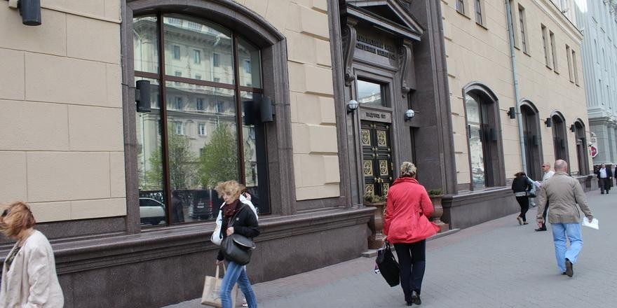 Гарантии по вкладам, цены на сигареты, нормативы для банков – что еще изменится в апреле