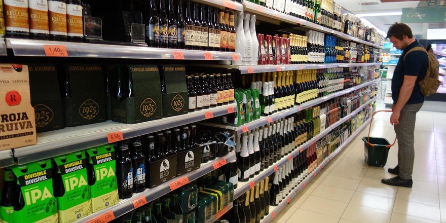 В Беларуси магазины не будут продавать крепкий алкоголь: как долго продлится ограничение