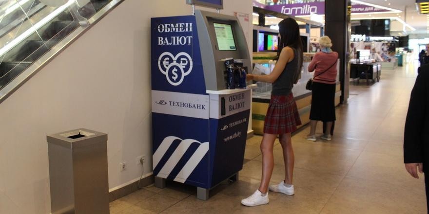 Банкам разрешили поднимать ставки по валютным вкладам. Вот, что из этого вышло